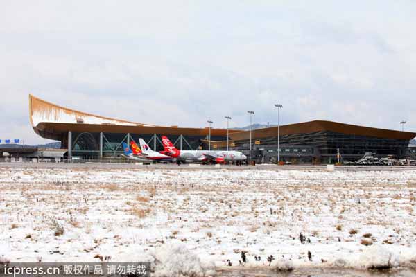 Snowstorms cause chaos for travelers in Yunnan