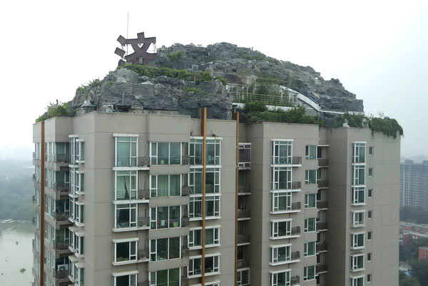 Biggest illegal rooftop villa in Beijing dismantled