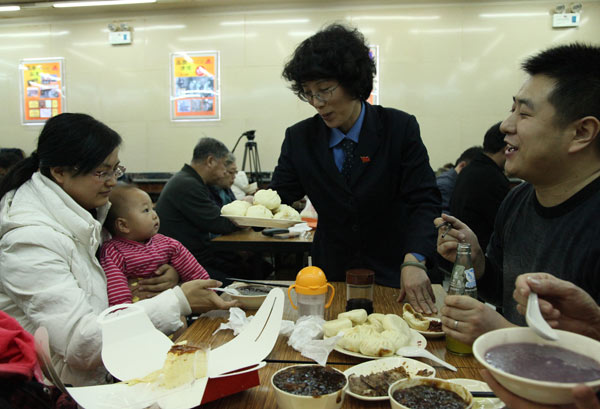 Tale of Xi's dumplings draws crowd