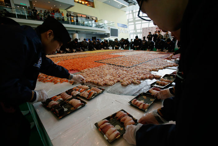 HK Sushi mosaic breaks the Guinness World Records