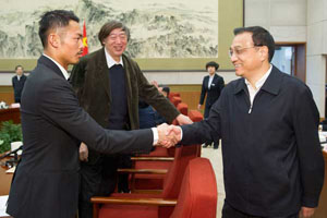 Premier visits Shaanxi resettlement homes