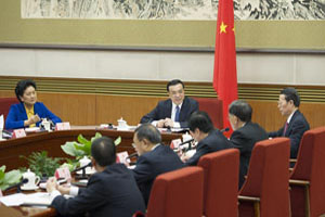 Premier visits Shaanxi resettlement homes
