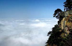 Lushan Mountain in white