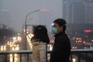 China fights air pollution as smog persists