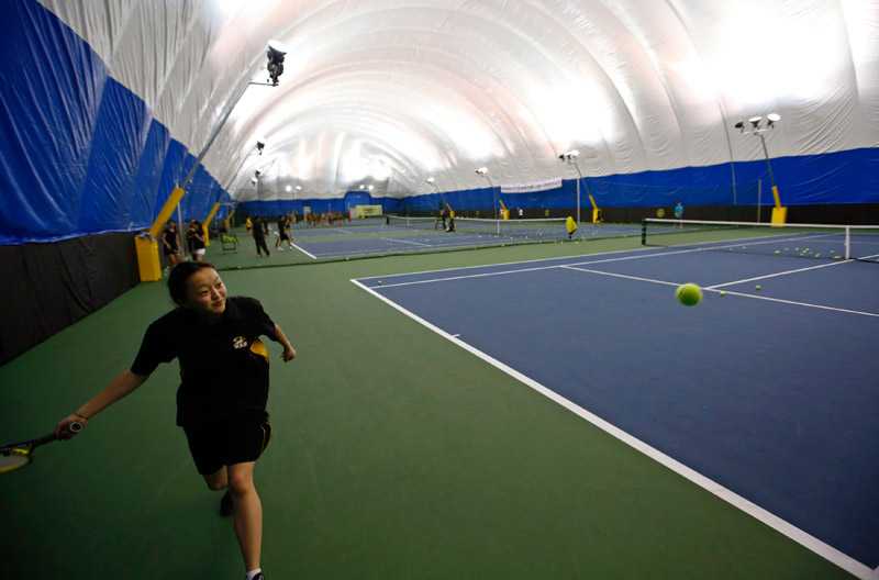 Students practice in dome inflated with purified air in Beijing