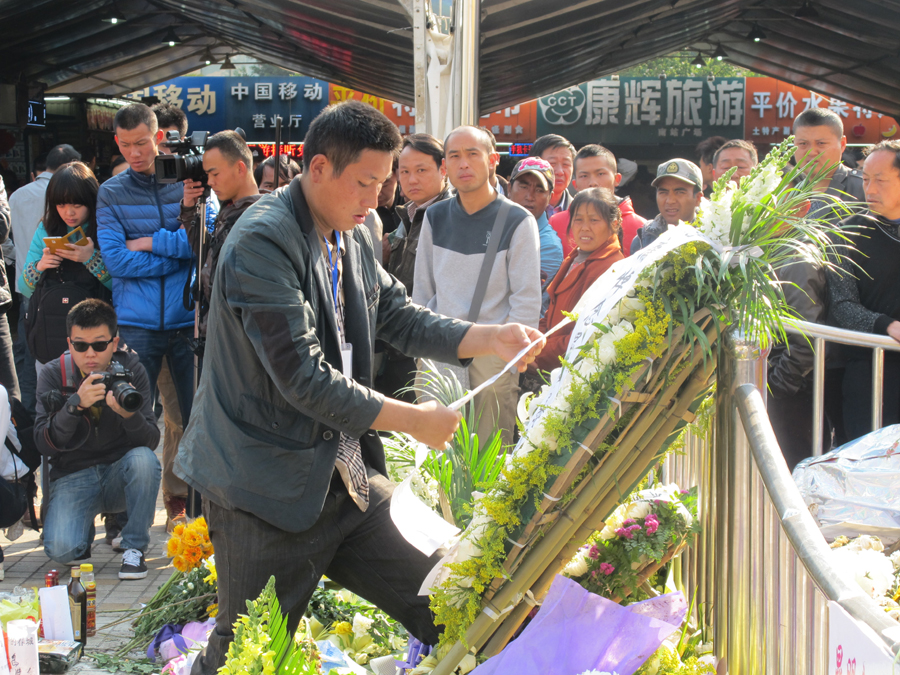 Ceremony held in Kunming for attack victims