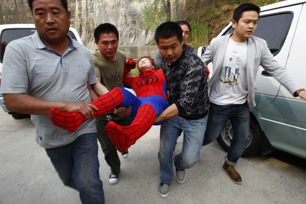 faints,striven "spiderwoman" faints after cleaning huge stone carving