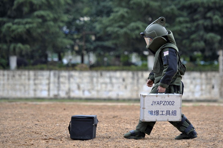 The silent world of bomb disposal officers