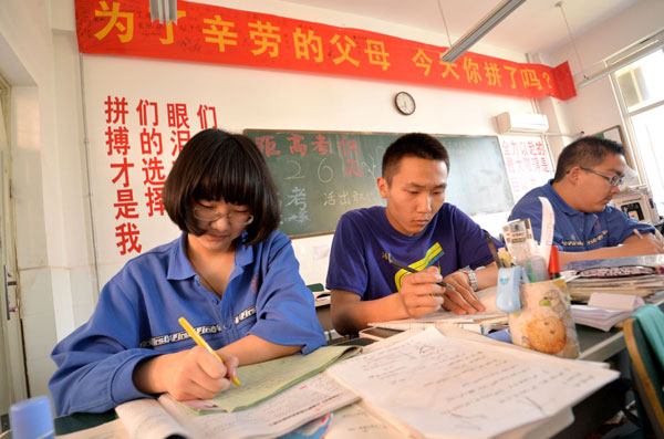 Students prepare for <EM>Gaokao</EM>