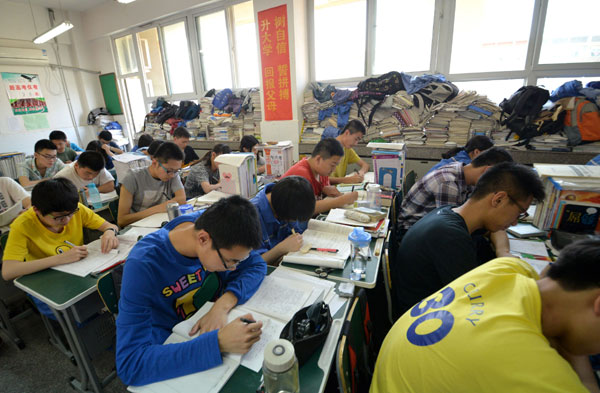 Students prepare for <EM>Gaokao</EM>