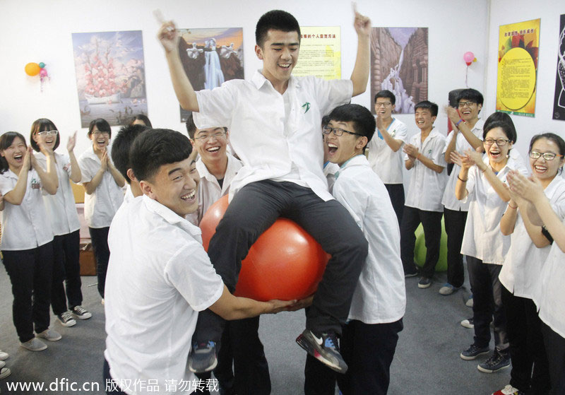 Students pop stress before college entrance exam