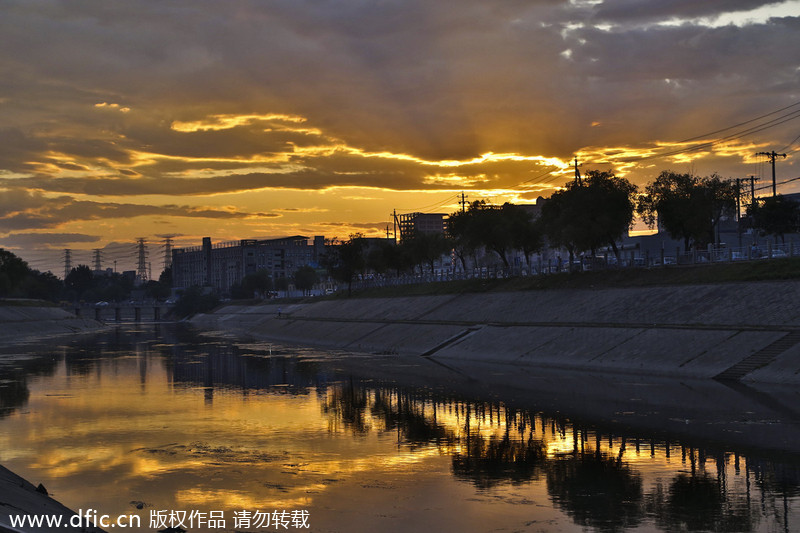 Bedazzling sunset blesses Beijing
