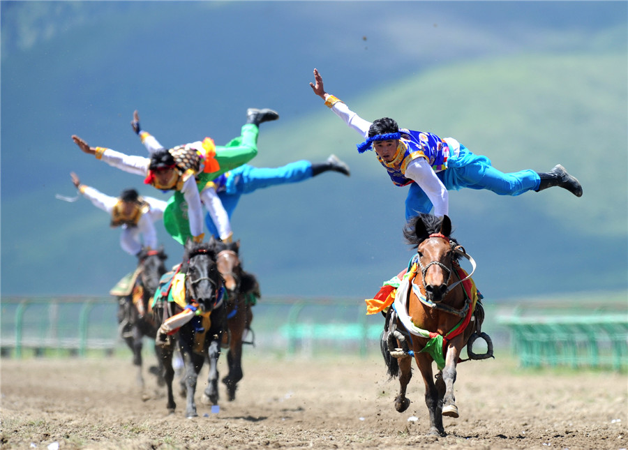 Horsemen thunder at Sichuan event