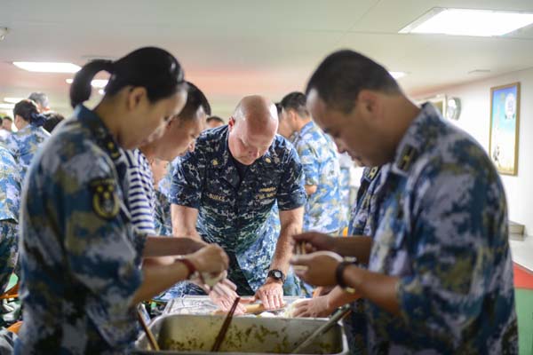 China, US military medical ships exchange visit