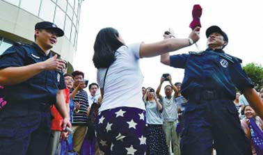 Citizens' manual offers responses to terrorist attacks