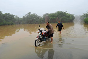 Highway submerged under water in Jiangxi