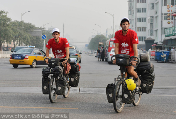Frenchmen travel the Silk Road by bicycle