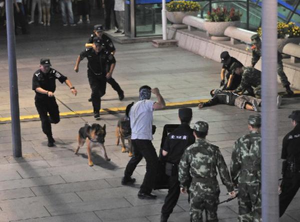 Anti-terror drill in downtown Beijing