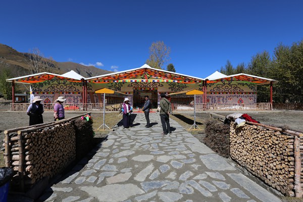 Sichuan-Tibet Highway boosts tourism in remote mountainous village