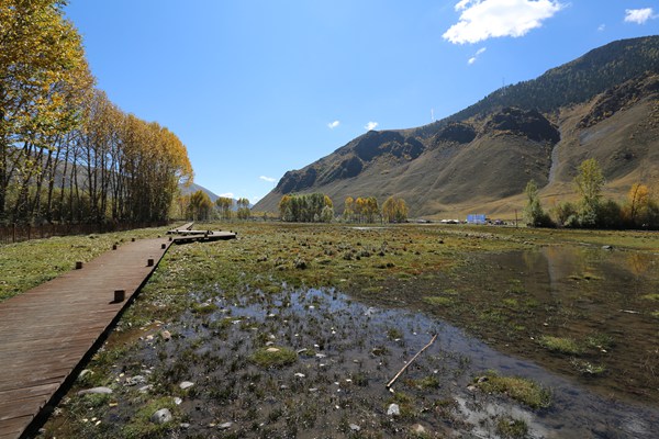 Sichuan-Tibet Highway boosts tourism in remote mountainous village