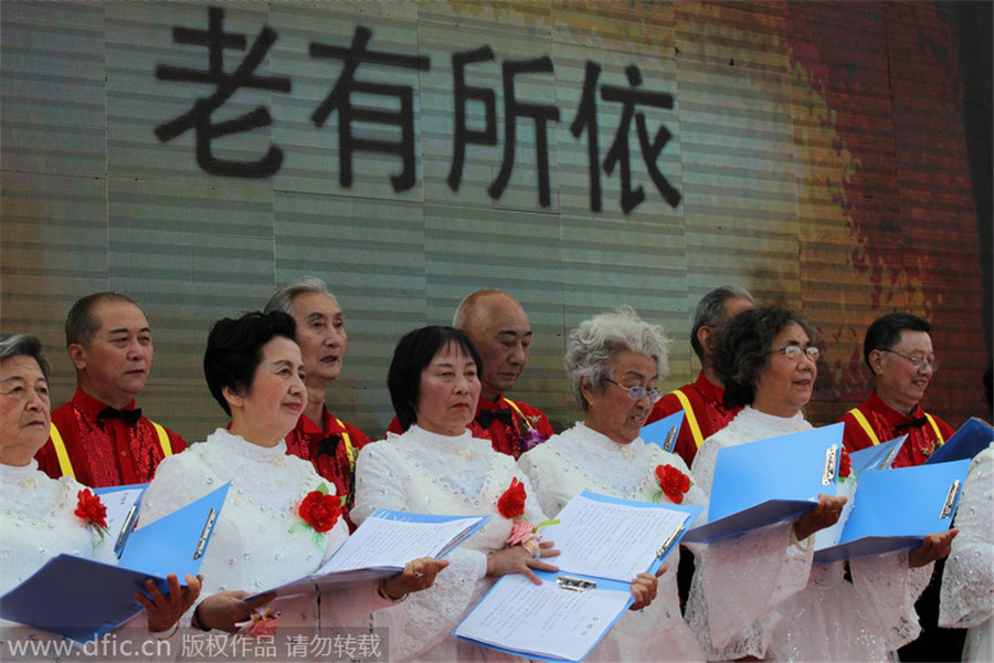 Couples mark golden wedding anniversary in Jiangsu