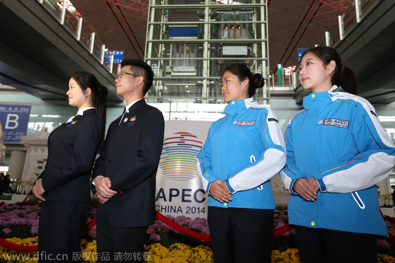 Volunteers aim high for APEC