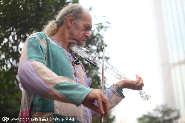 Street performers tell life stories through melody