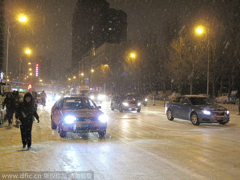 Snowfall makes early visit to North China