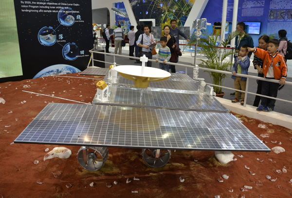 China looks toward Mars as rover model debuts