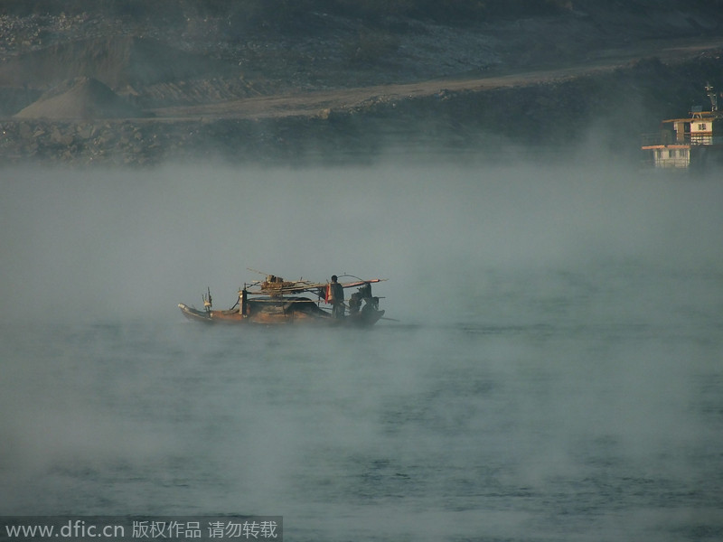 Early mist rises on Yangtze River