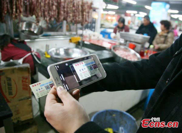 Sausage seller uses mobile payment for better hygiene