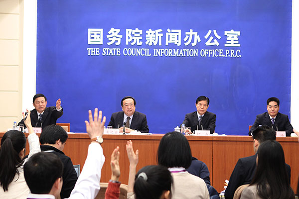 State Council holds first weekly policy briefing