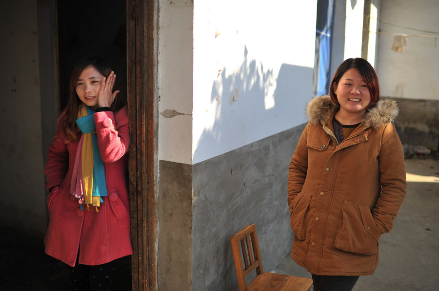 Left-behind wives expectantly await Spring Festival