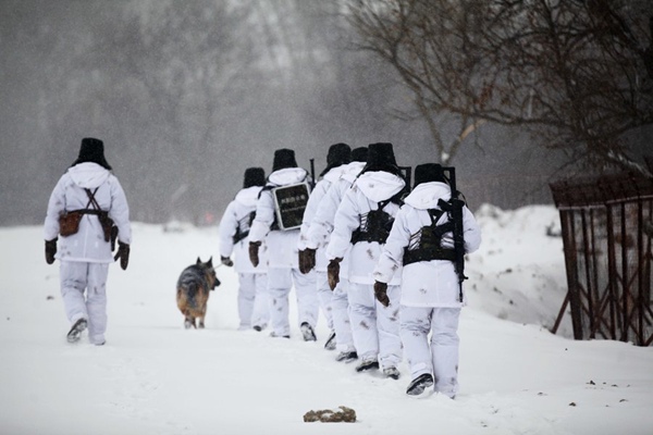 Man's best friend: border soldiers and a military dog