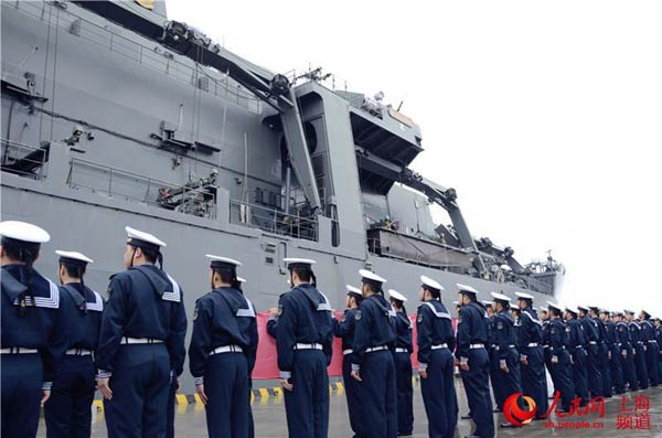 Singaporean ship pulls into Shanghai