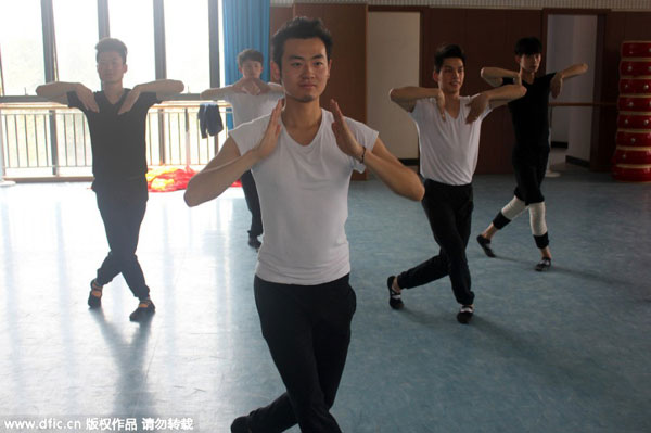 Deaf-mute dancers work to realize dream