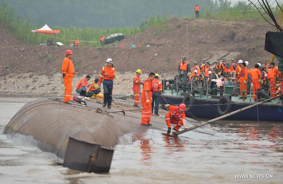 Rescuers cut into capsized ship in search for survivors