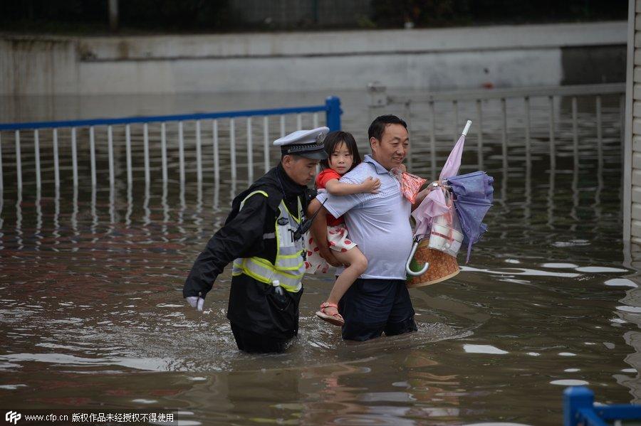 Heavy downpour leaves Shanghai flooded