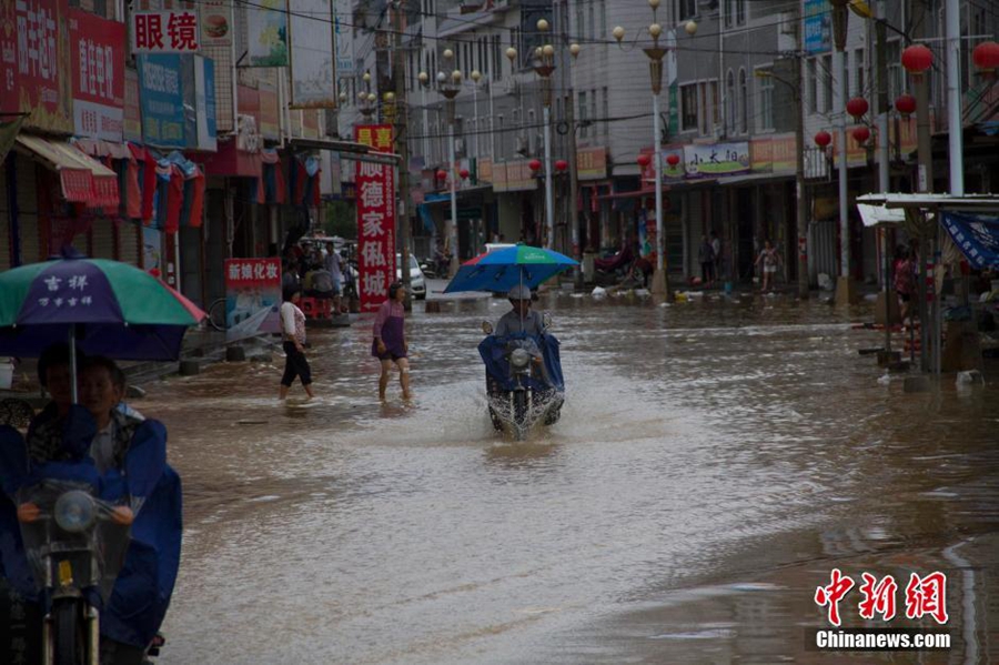 Rainstorm wreaks havoc in Fujian province