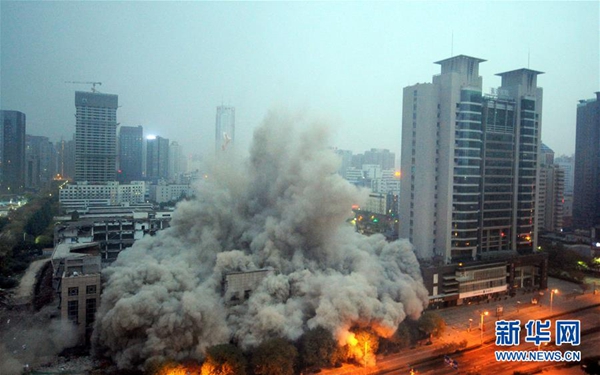 118-meter-high building in Xi'an demolished
