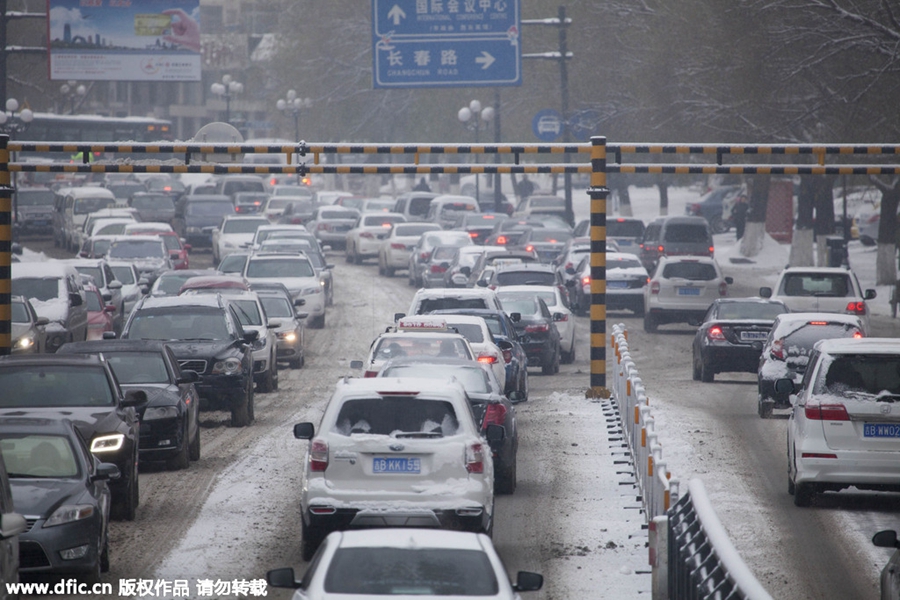 Snow hits North China with low temperature followed