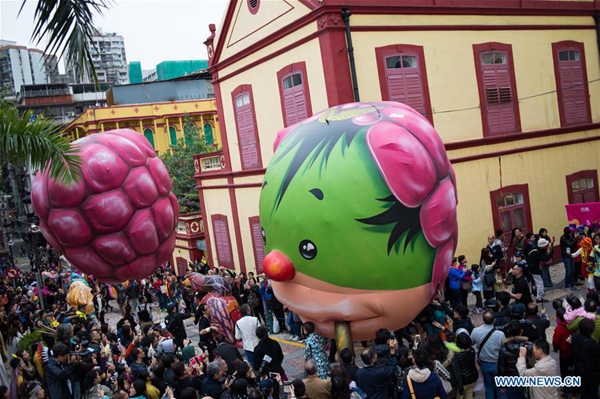Macao holds parade to mark 16th anniv of return to motherland