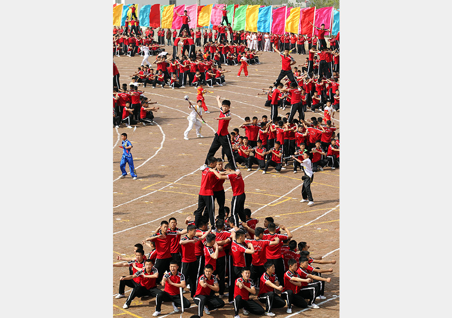 26,000 Kung Fu students form huge patterns