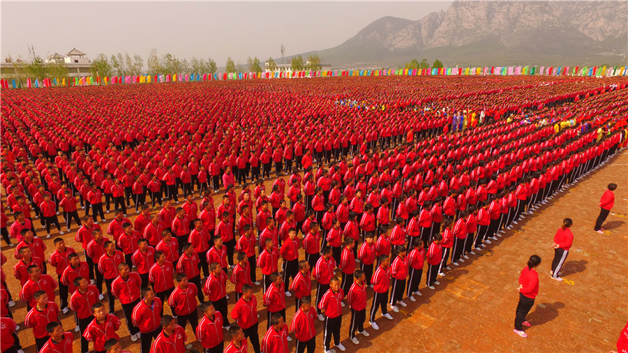 26,000 Kung Fu students form huge patterns