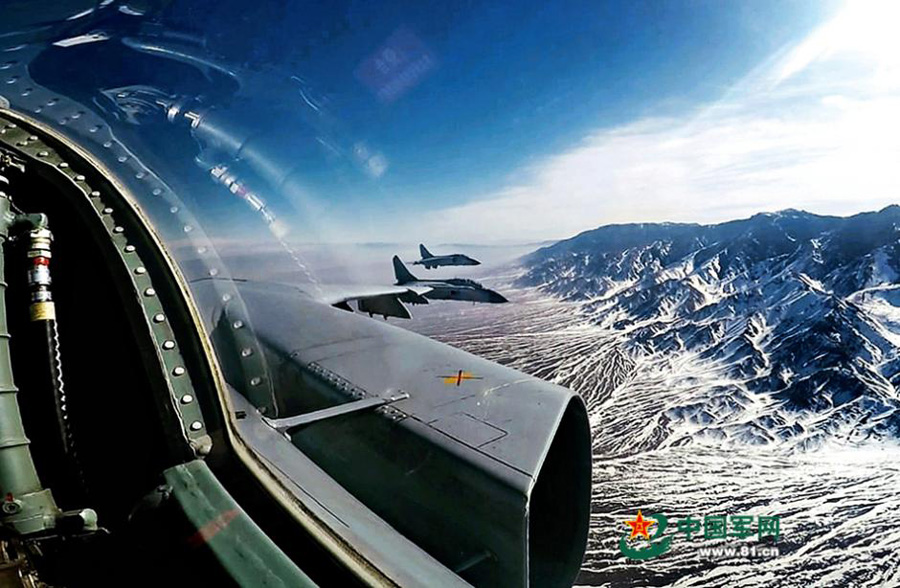 Stunning photos of fighter jets in drill