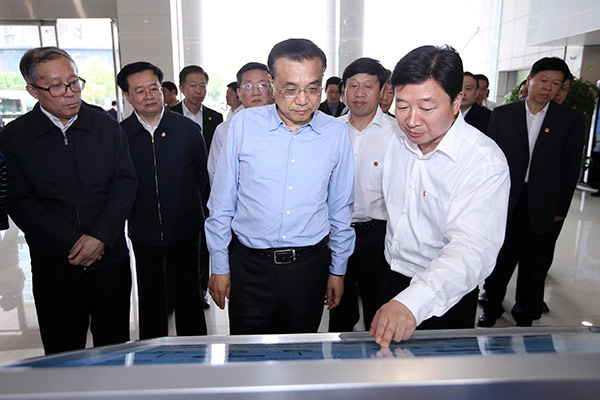 Premier stresses streamlined government functions in Hubei