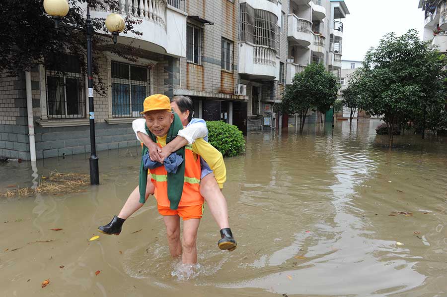 Heavy rain turns Wuhan into 'seaside' city