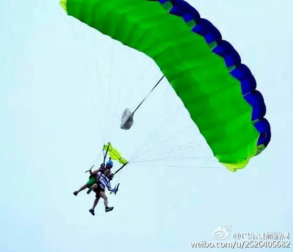 County official parachutes from 3,000 meters to promote local tourism
