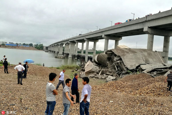 Two confirmed dead after east China bridge collapse