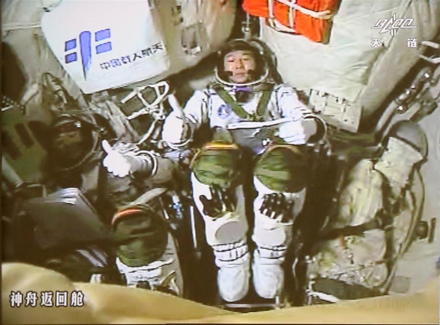Shenzhou XI spacecraft docks with Tiangong-2 space lab